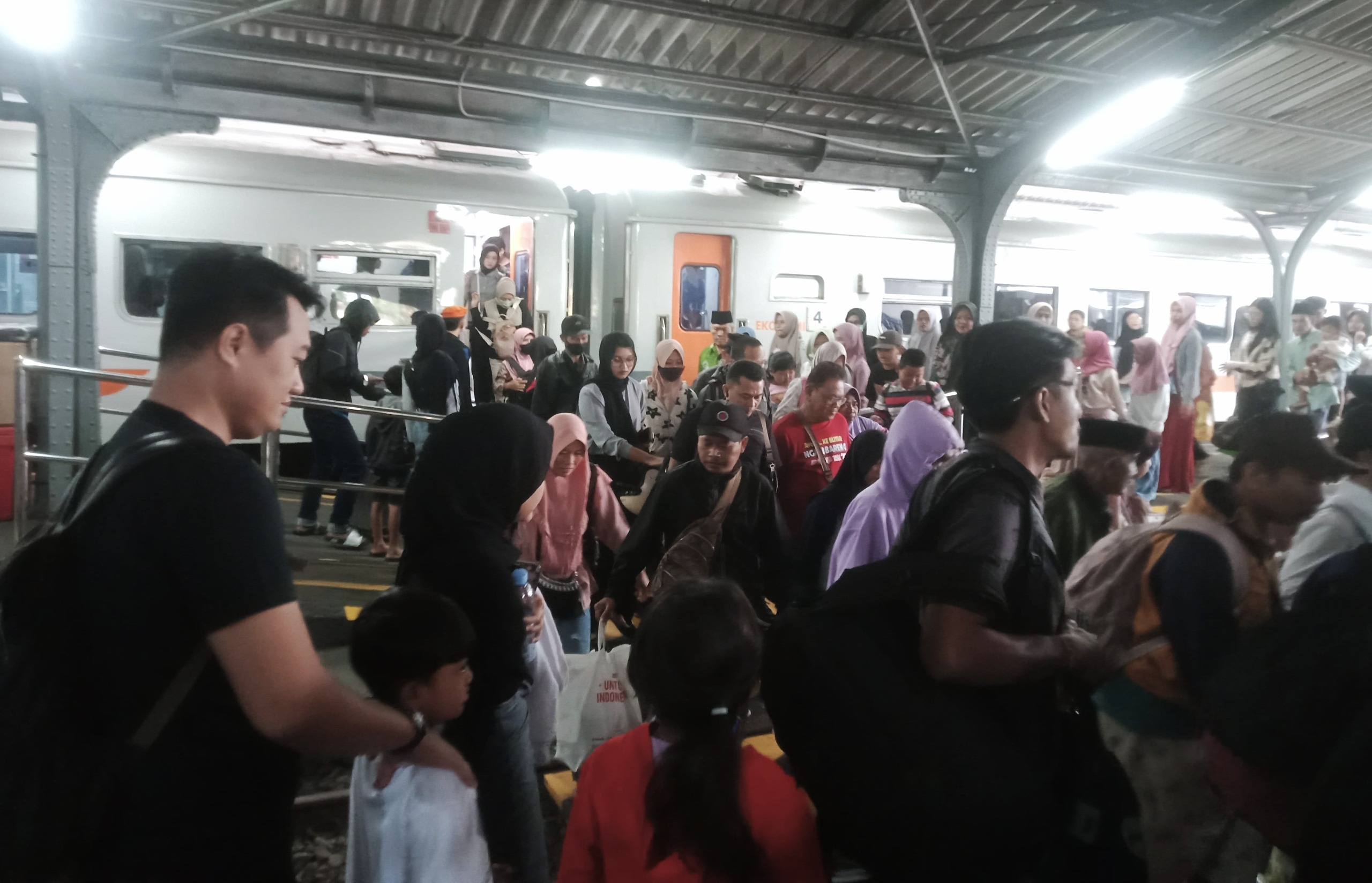 pasca-jalur-gumitir-ditutup-kereta-pandanwangi-jadi-primadona-baru-volume-penumpang-tembus-16-ribu