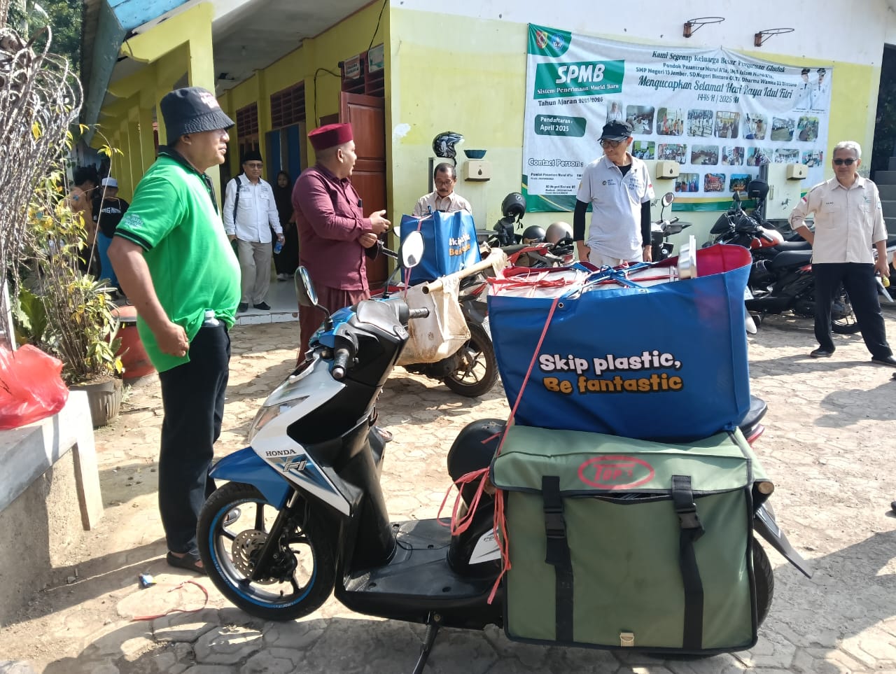 medan-berat-tak-halangi-penyaluran-mbg-di-jember