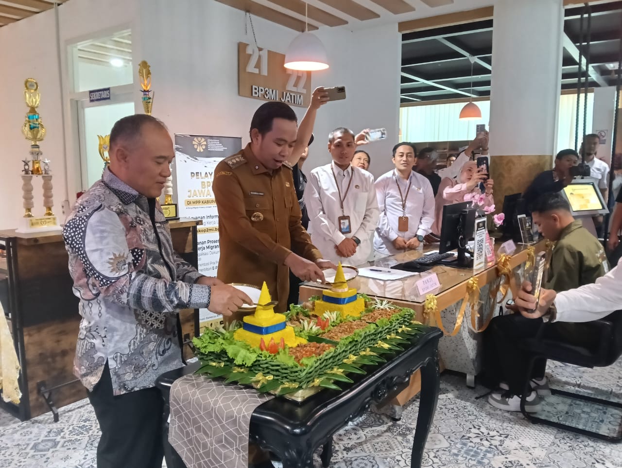 TAK PERLU KE LUAR KOTA, URUS ADMINISTRASI PMI KINI BISA DI JEMBER
