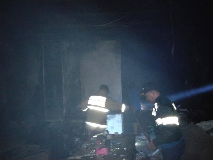 KANTOR KAS BANK JATIM DI KALISAT TERBAKAR, BERKAS HANGUS TAK TERSISA