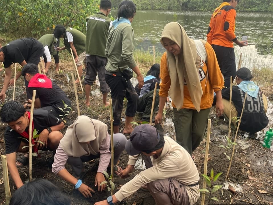 JELAJAH MERU BETIRI 5 HARI, MAHASISWA UIN KHAS JEMBER BELAJAR SURVIVAL HINGGA MENYAKSIKAN PENYU BERTELUR