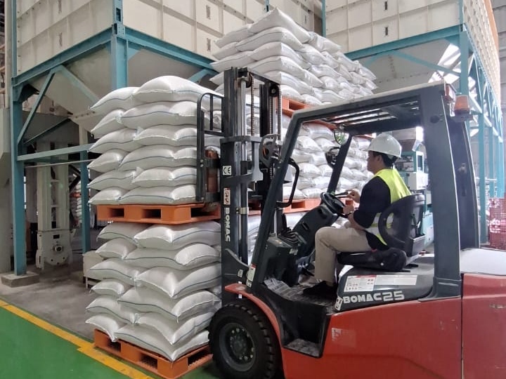 empat-bulan-tembus-target-bulog-jember-serap-166-ribu-ton-gabah