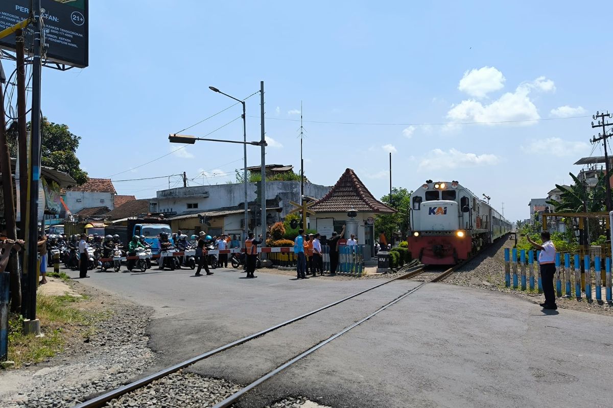43 PERLINTASAN KA DI JEMBER BELUM TERJAGA, DISHUB AKUI KEKURANGAN SDM DAN ANGGARAN