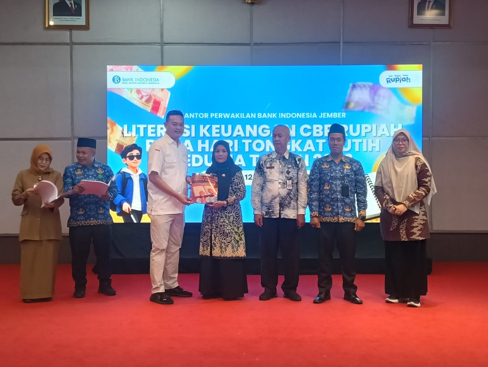 AKSES LITERASI KEUANGAN MAKIN SETARA, BI JEMBER TERBITKAN BUKU BRAILLE RUPIAH