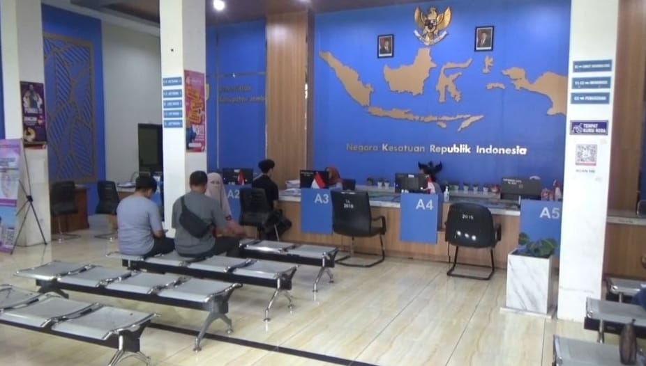 DI TENGAH IMBAUAN WFH, DISPENDUKCAPIL JEMBER TETAP PRIORITASKAN LAYANAN LANGSUNG