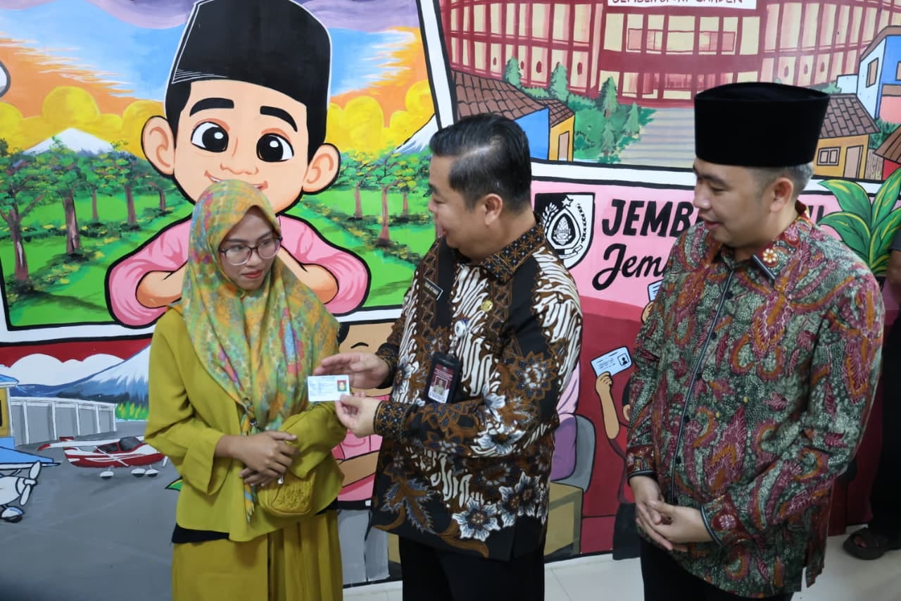 JEMBER DIPILIH JADI PERCONTOHAN DIGITALISASI BANSOS, KEMENDAGRI SOROTI INOVASI ADMINDUK