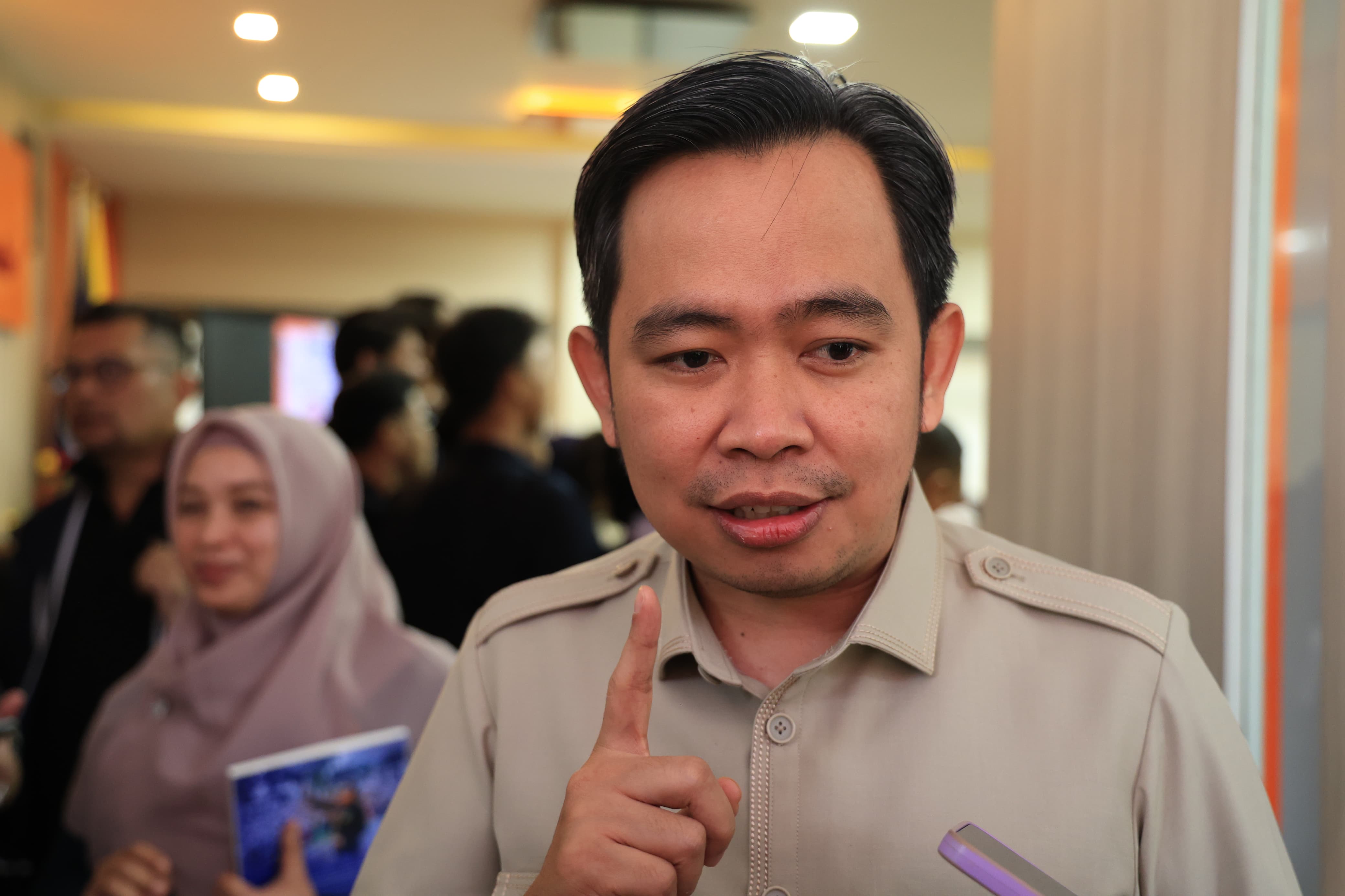 BUPATI JEMBER MUHAMMAD FAWAIT MINTA WARGA TAK TERPANCING ISU, USAI LEDAKAN DI MASJID