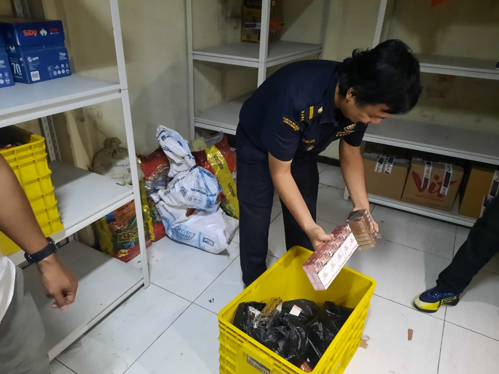 58 KALI PENINDAKAN, BEA CUKAI JEMBER AMANKAN 126 RIBU BATANG ROKOK ILEGAL