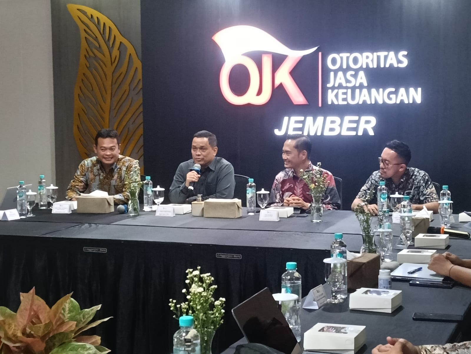 DPR RI DAN OJK KOMPAK DORONG KREDIT UMKM, ASPIRASI JEMBER DIBAWA KE SENAYAN