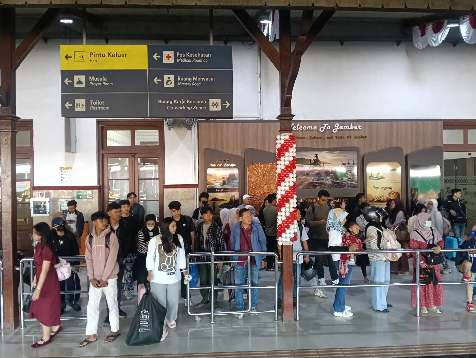 107-ribu-penumpang-padati-kereta-api-selama-libur-maulid-nabi-stasiun-jember-jadi-yang-teramai