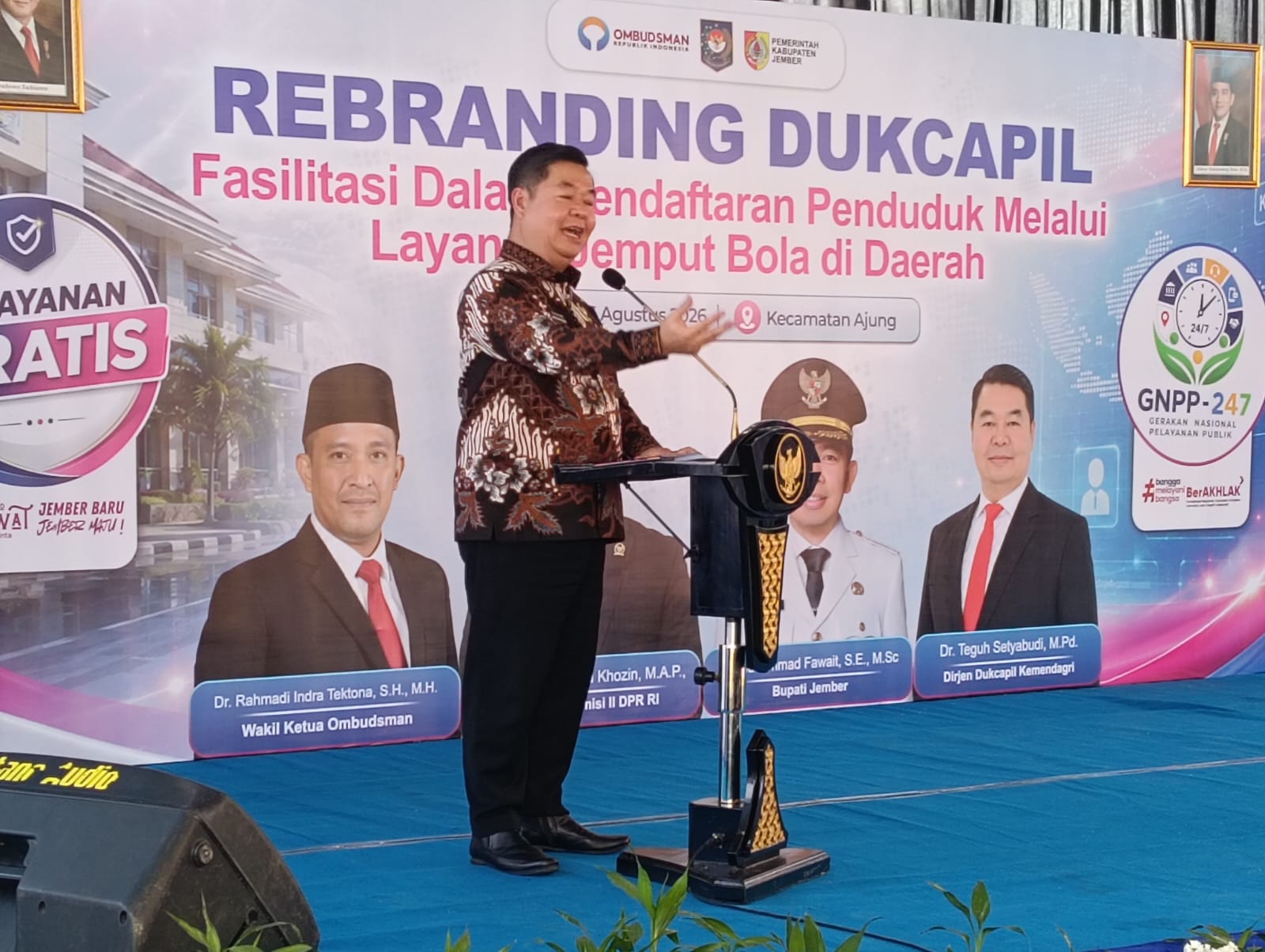 JEMBER DIPUJI KEMENDAGRI, PEREKAMAN KTP ELEKTRONIK TEMBUS  97 PERSEN