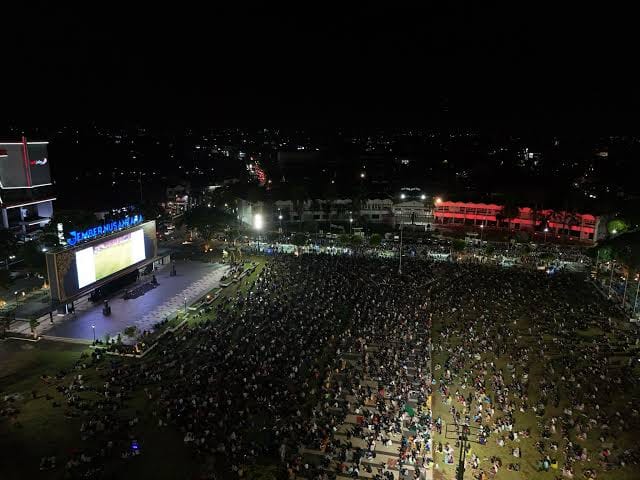 tak-ada-vvip-gus-fawait-ajak-warga-nobar-final-piala-dunia-bareng-di-alun-alun