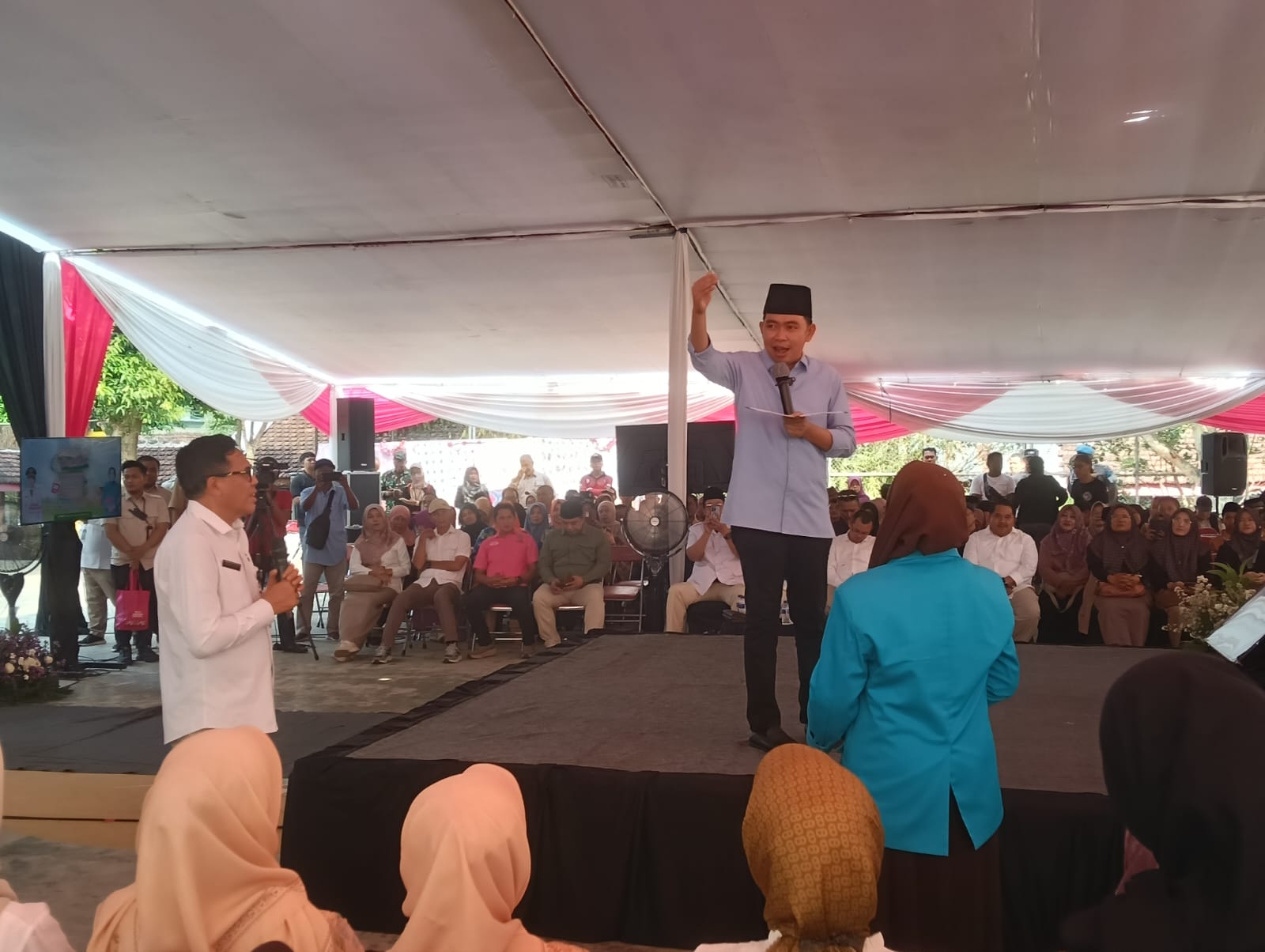 bunga-desaku-hadir-di-sukorambi-bupati-beri-peringatan-keras-soal-spmb-titipan-siswa-tak-boleh-terjadi