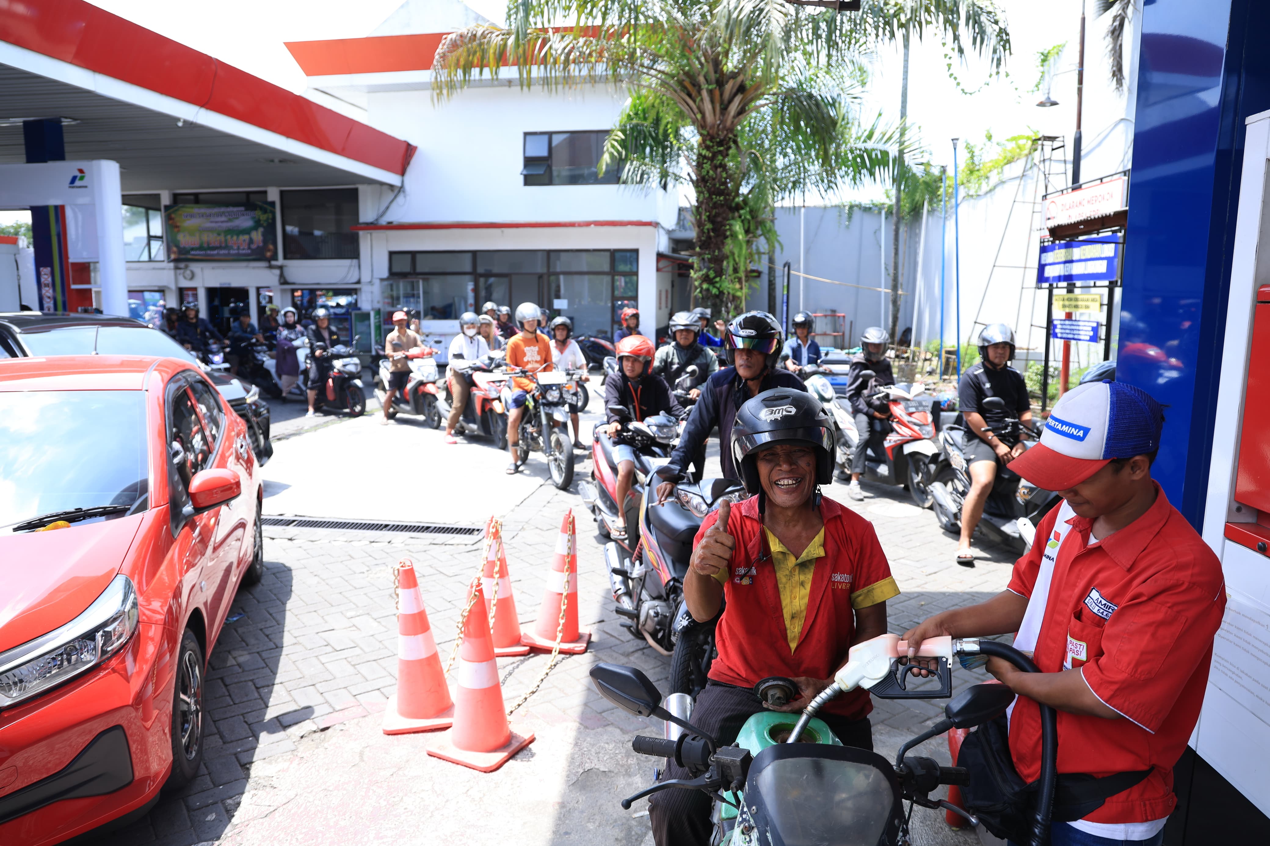 ANTREAN BBM MENGULAR DI SEJUMLAH SPBU JEMBER, PERTAMINA PASTIKAN PASOKAN AMAN