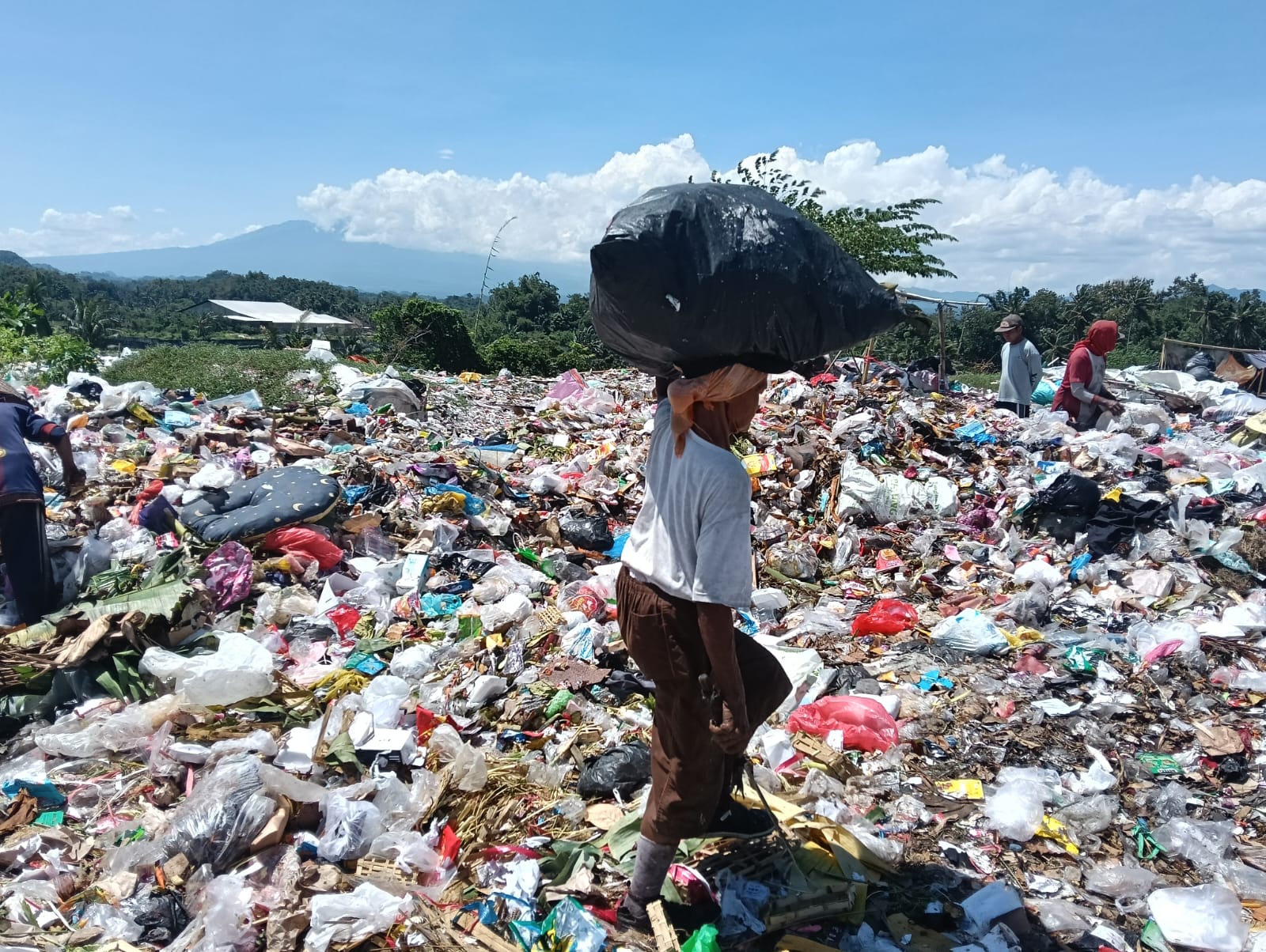ketiban-sampur-masalah-sampah-bupati-fawait-tegaskan-akan-kita-selesaikan