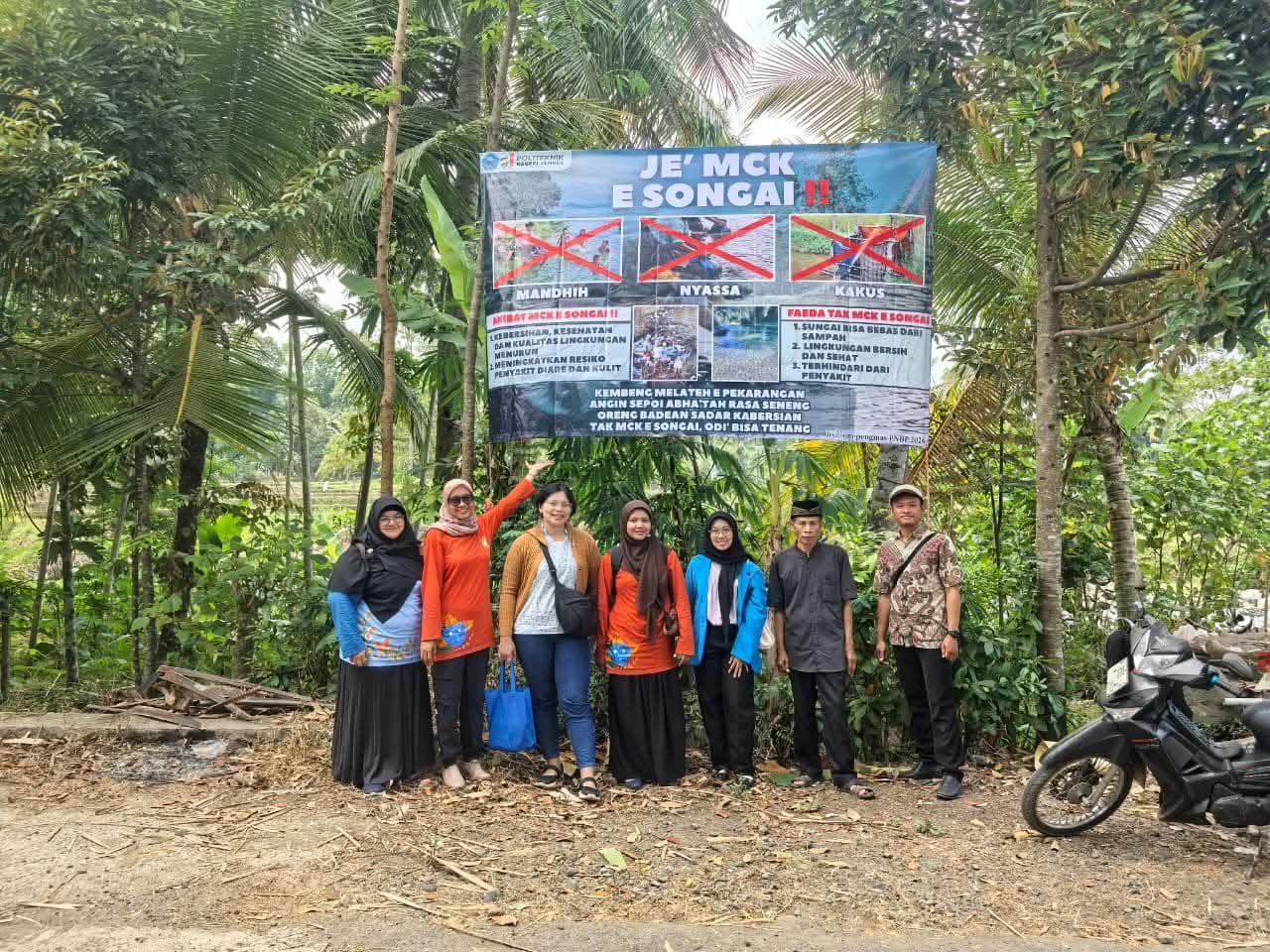 JE’ MCK E SONGAI, EDUKASI WARGA BADEAN UNTUK HENTIKAN KEBIASAAN MCK DAN BUANG SAMPAH KE SUNGAI