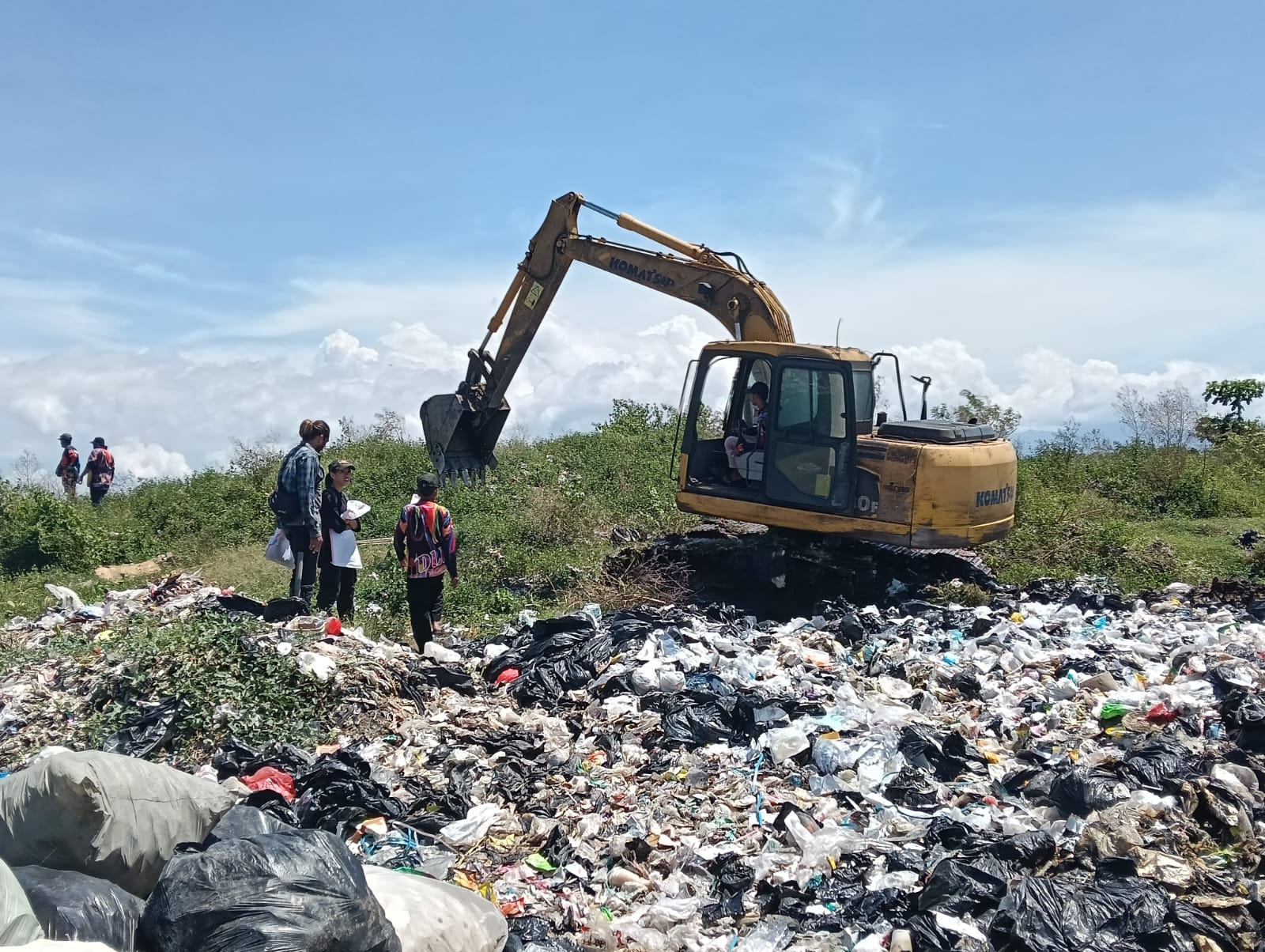 dari-sampah-jadi-harapan-aksi-mahasiswa-jember-mendulang-kompos-dari-tpa