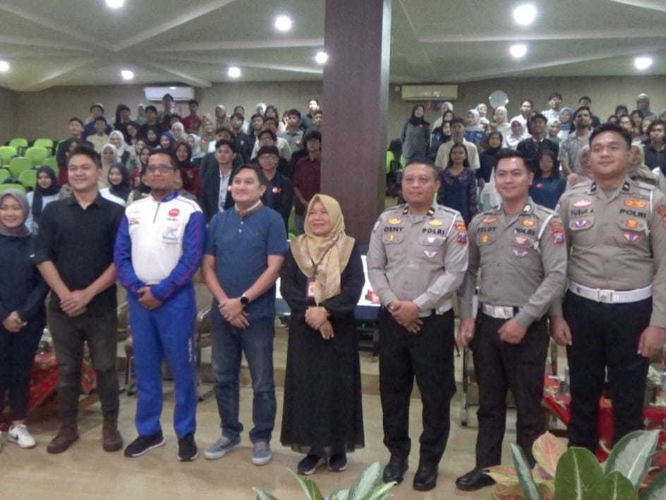 1144-kecelakaan-di-jember-feb-unej-perkuat-edukasi-safety-riding