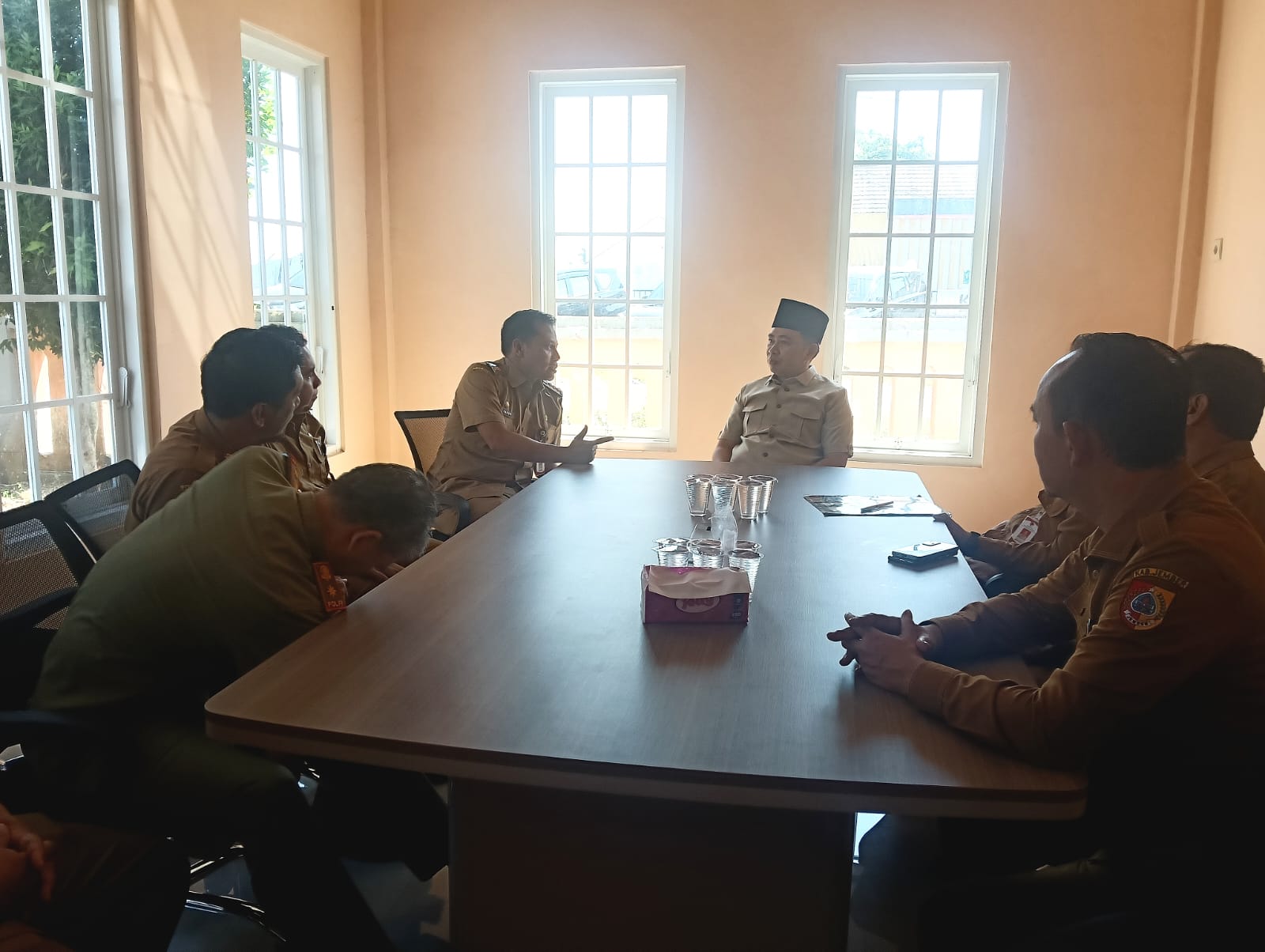 TAK PERLU KE KOTA LAGI, GUS FAWAIT SULAP KECAMATAN JADI PUSAT LAYANAN WARGA JEMBER