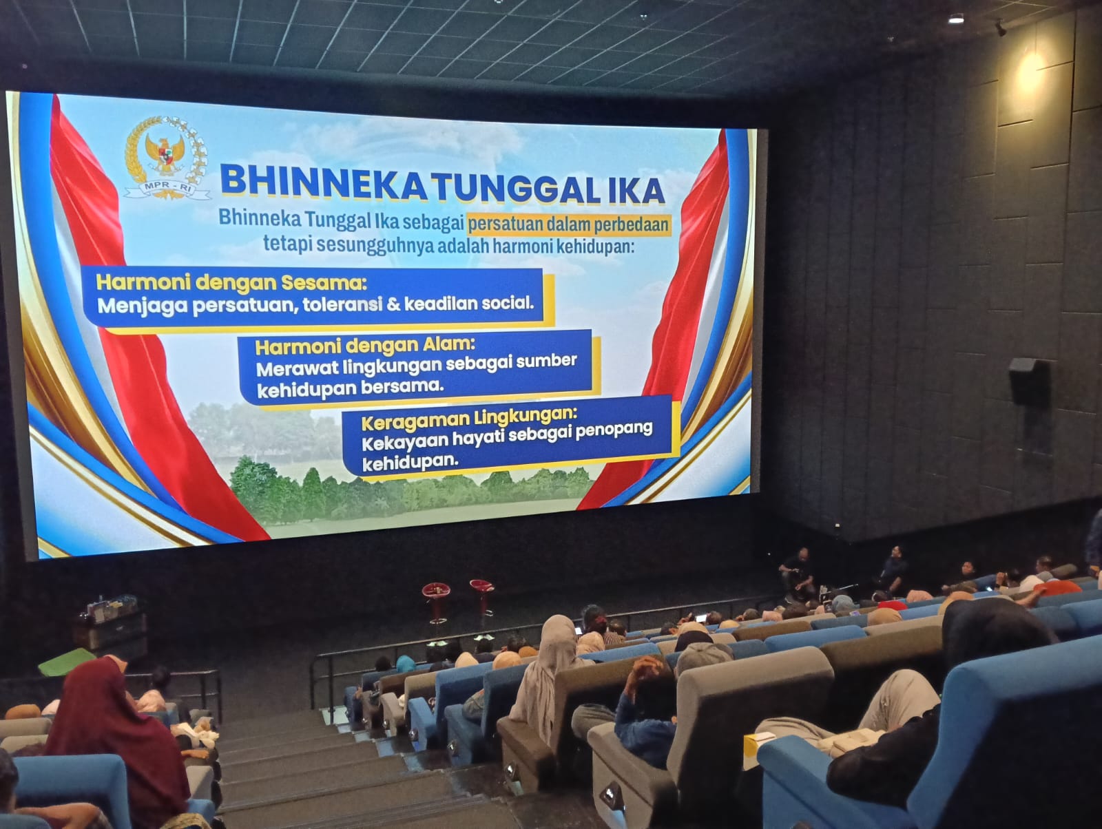 TAK LAGI CERAMAH, MPR RI AJAK WARGA JEMBER BELAJAR EMPAT PILAR LEWAT NONTON FILM DI BIOSKOP