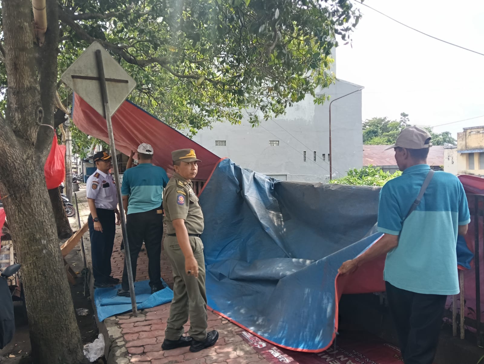 tak-dilarang-jualan-tapi-pkl-jember-diminta-patuhi-aturan-ini