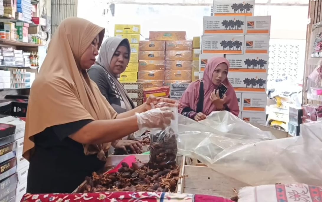sepekan-jelang-ramadan-permintaan-kurma-di-jember-mulai-naik