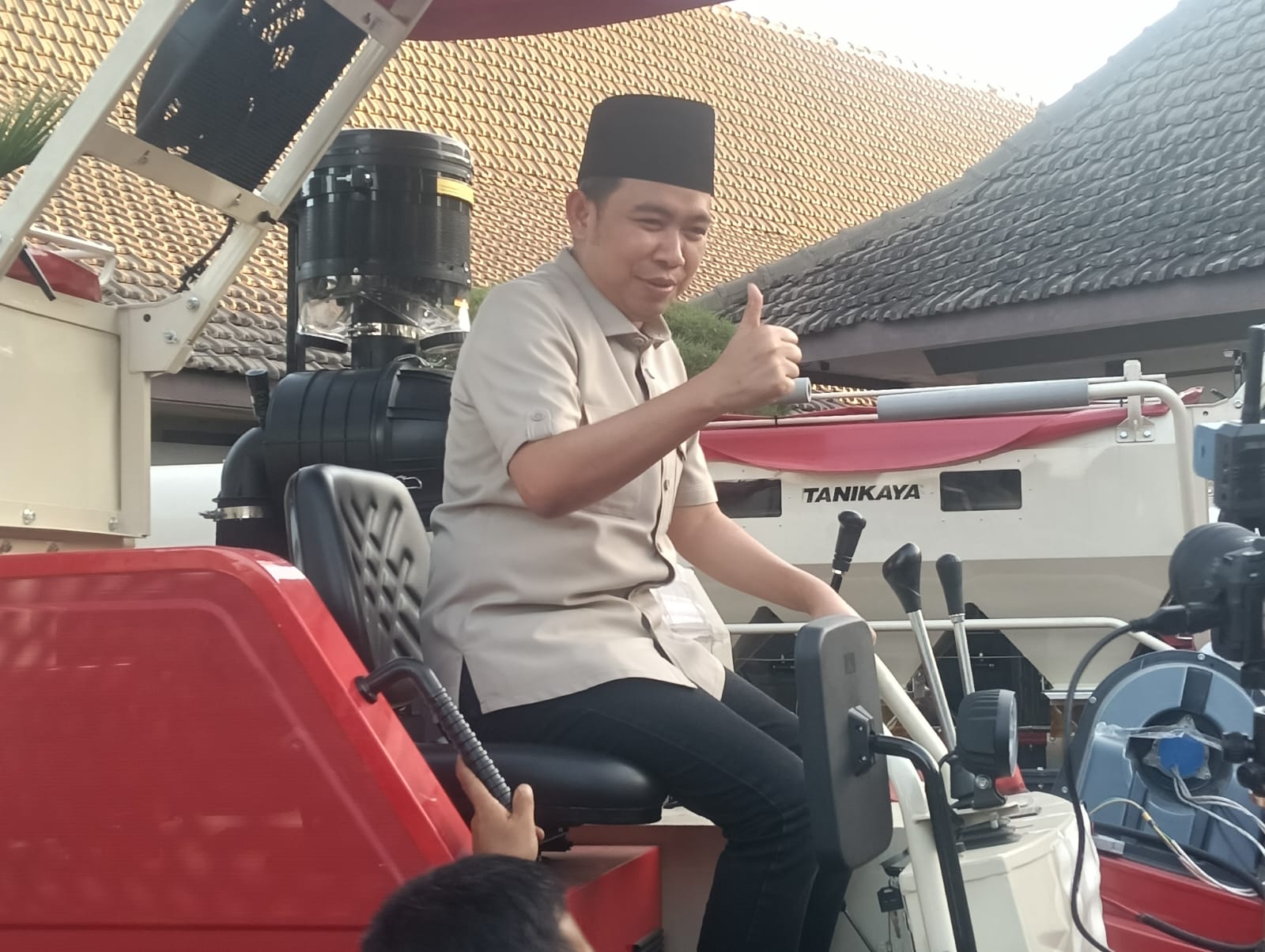 TAK HANYA PERBAIKI IRIGASI, GUS FAWAIT OPTIMALKAN 7.070 HEKTAR LAHAN DEMI SWASEMBADA PANGAN