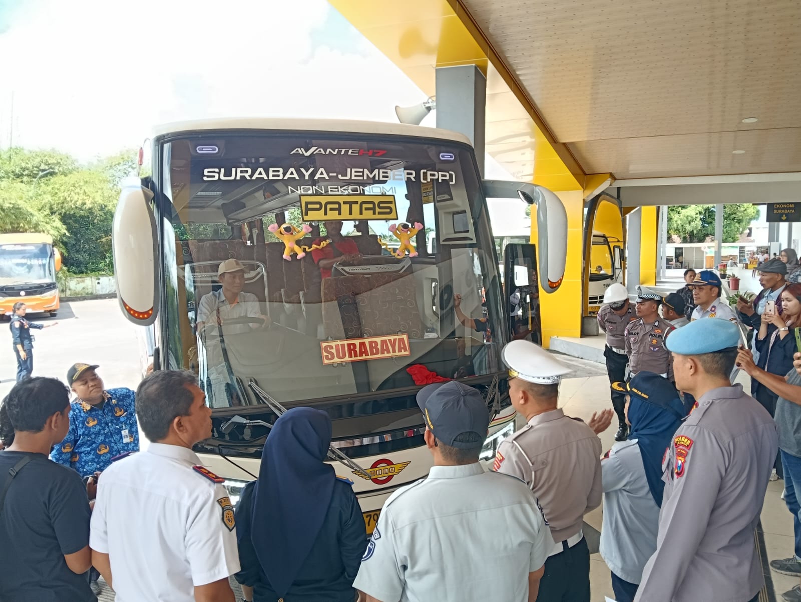 JELANG MUDIK LEBARAN, 26 BUS DI TERMINAL TAWANG ALUN JEMBER JALANI RAMCHEK