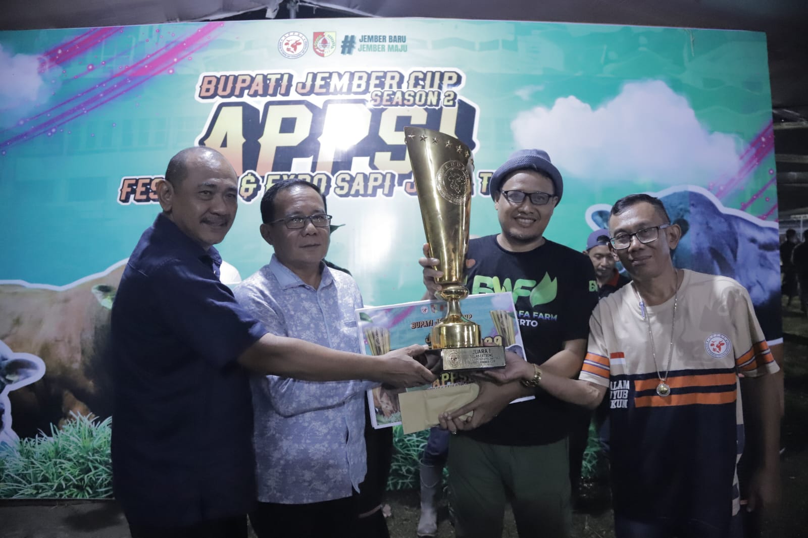 JUARA FESTIVAL SAPI DI JEMBER PERINGKAT TIGA DUNIA