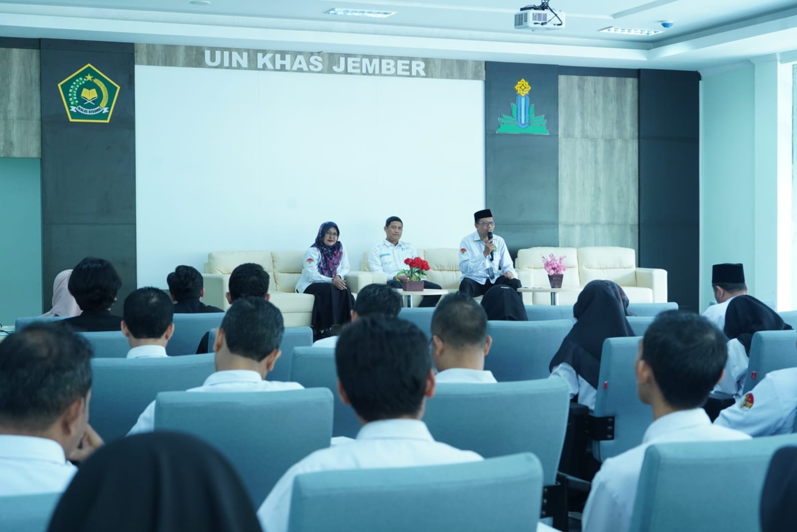 50 TENDIK UIN KHAS JEMBER IKUTI PELATIHAN DAN SERTIFIKASI KOMPETENSI AI