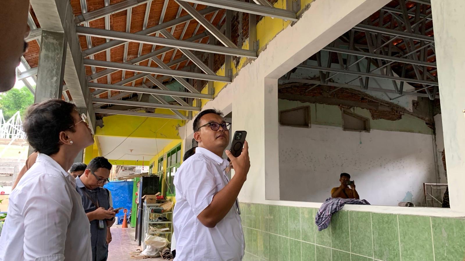 TINJAU REVITALISASI SEKOLAH DI JEMBER, KSP TEMUKAN BANGUNAN TIDAK SESUAI SPEKTEK