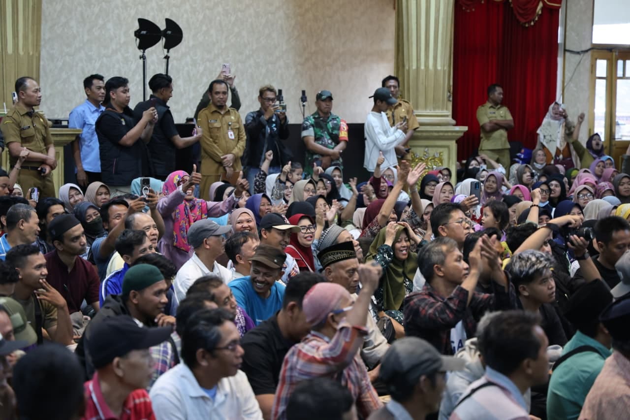 akses-tertutup-hingga-mobil-dibaret-warga-keluhkan-semrawutnya-pasar-tanjung