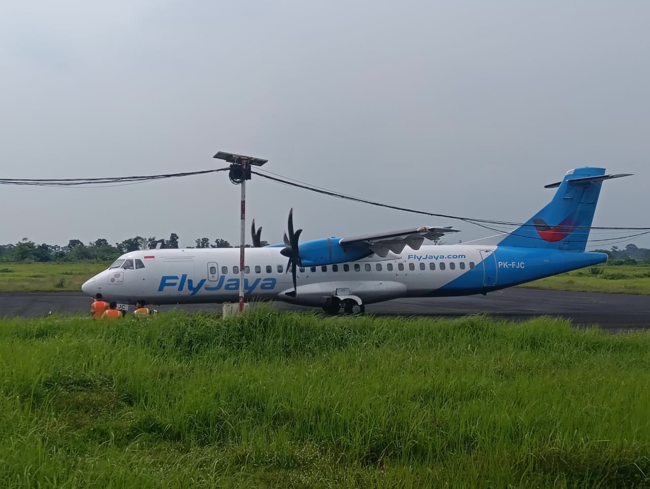 fly-jaya-kembali-layani-rute-jember-jakarta-tiket-turun-dan-penumpang-membludak