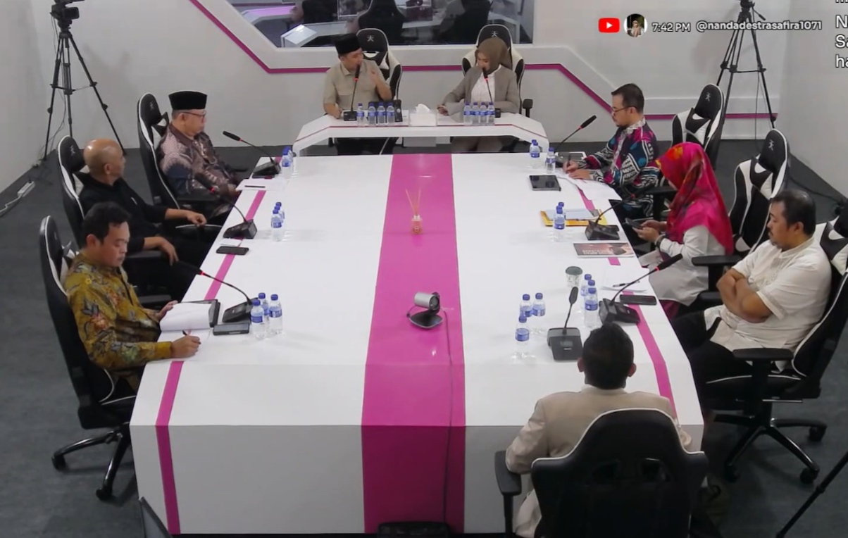 WUJUDKAN PEMERINTAHAN TERBUKA, PEMKAB JEMBER HADIRKAN FORUM LIVE "GUS BUPATI MENJAWAB"