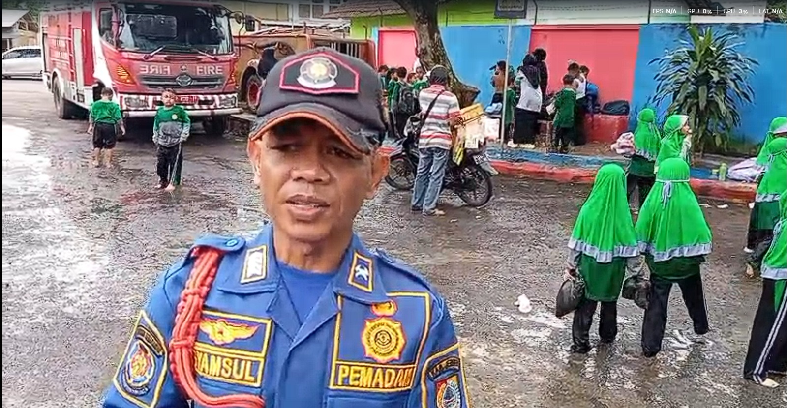 peringati-hari-pahlawan-siswa-sd-ucapkan-terimakasih-dan-belajar-ke-damkar-jember