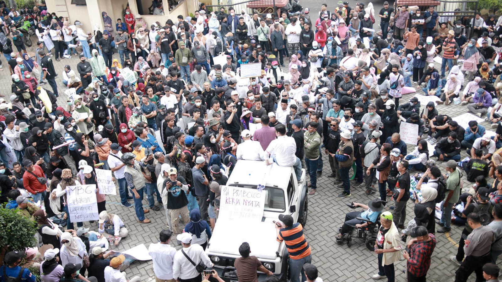 ribuan-warga-jember-turun-ke-jalan-dukung-program-strategis-presiden-prabowo